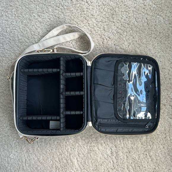 Green Faux Leather Makeup Cosmetic Case - Picture 2 of 4